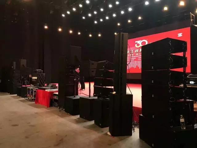 当今舞台美术中的麻豆app下载安卓免费设备的运用